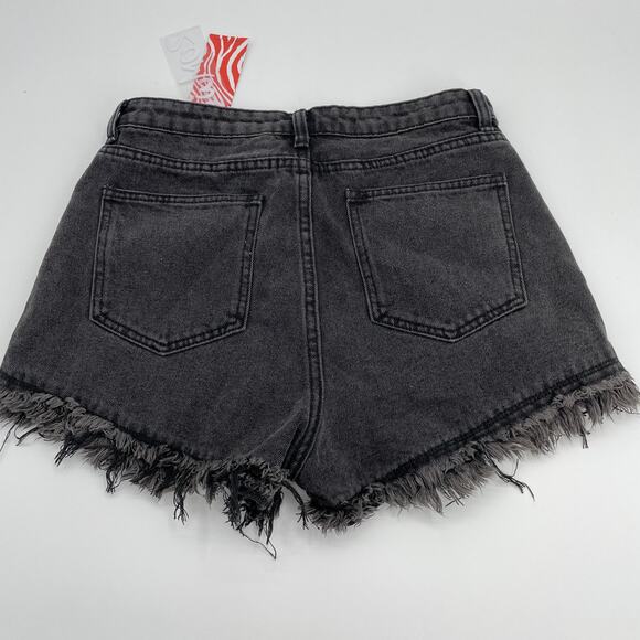New ROMWE Black Denim Cut Off High Waisted Shorts Womens 6 - Picture 2 of 7
